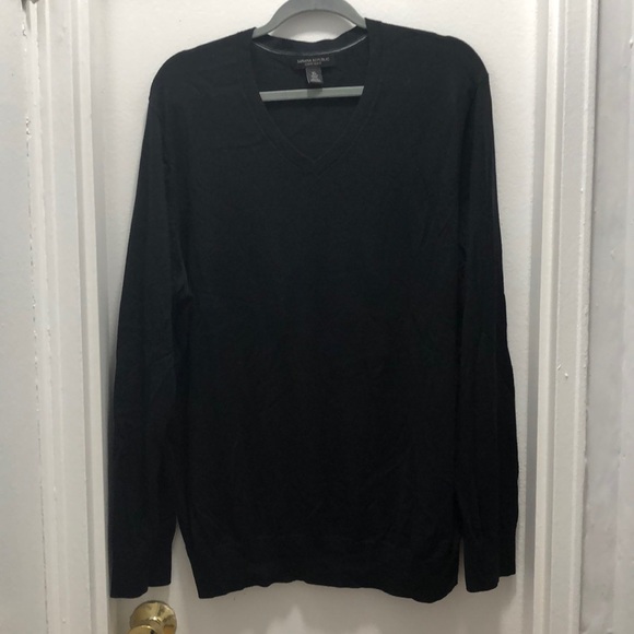 (2) Banana Republic V-neck sweaters - Picture 4 of 5